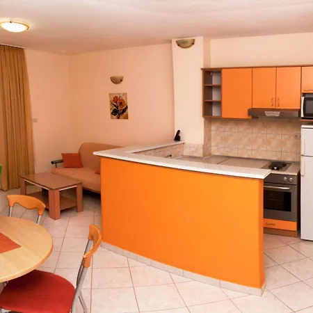 Modern Eingerichtete Orange By Interhome Apartament Komarna