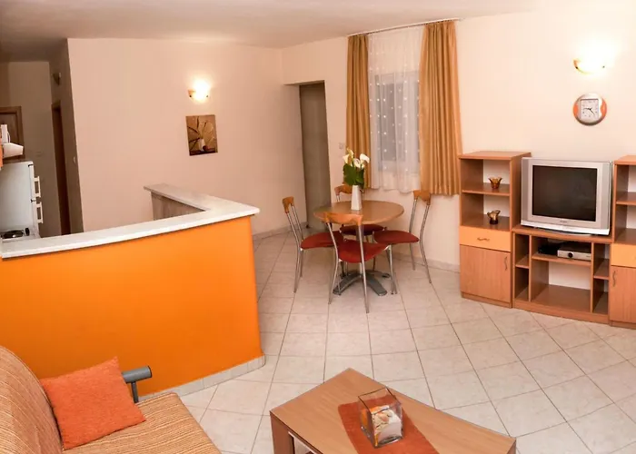 Modern Eingerichtete Orange By Interhome * Komarna