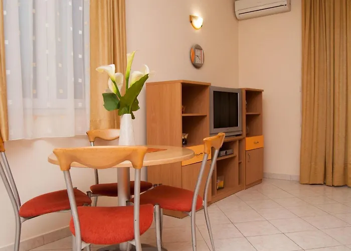 Modern Eingerichtete Orange By Interhome