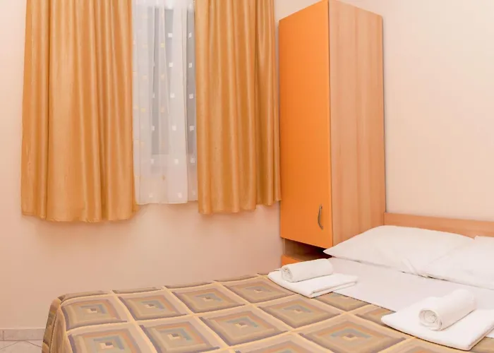 Modern Eingerichtete Orange By Interhome Apartament Komarna