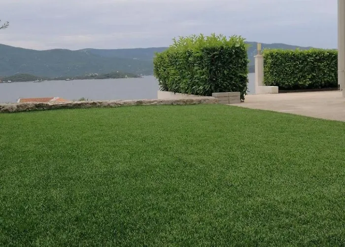 Modern Eingerichtete Orange By Interhome Komarna