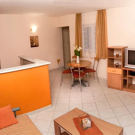 Modern Eingerichtete Orange By Interhome * Komarna