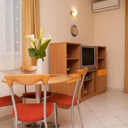 Modern Eingerichtete Orange By Interhome