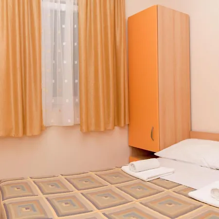 Modern Eingerichtete Orange By Interhome Apartment Komarna