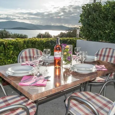 公寓 Modern Eingerichtete Orange By Interhome *