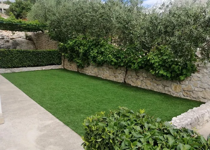 Modern Eingerichtete Orange By Interhome * 科马尔纳